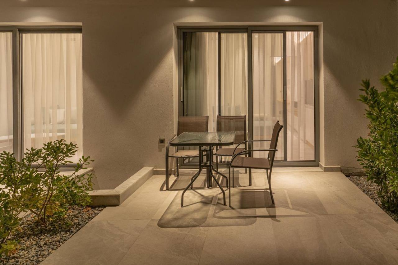 Mera Apartments สตาวรอส ภายนอก รูปภาพ