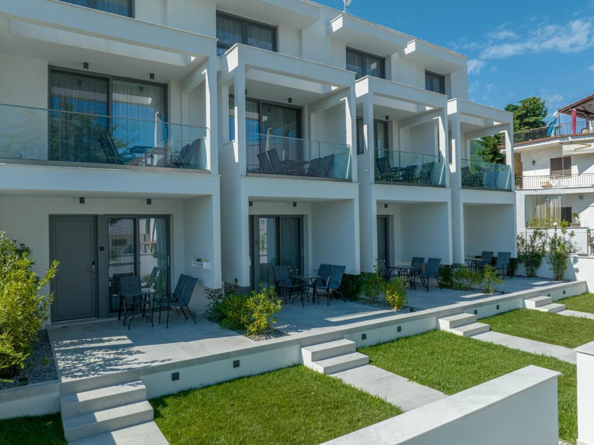 Mera Apartments สตาวรอส ภายนอก รูปภาพ