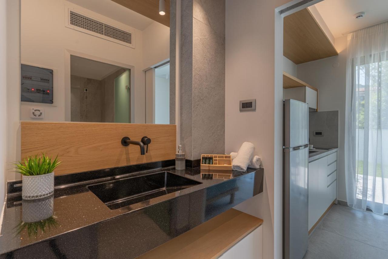 Mera Apartments สตาวรอส ภายนอก รูปภาพ