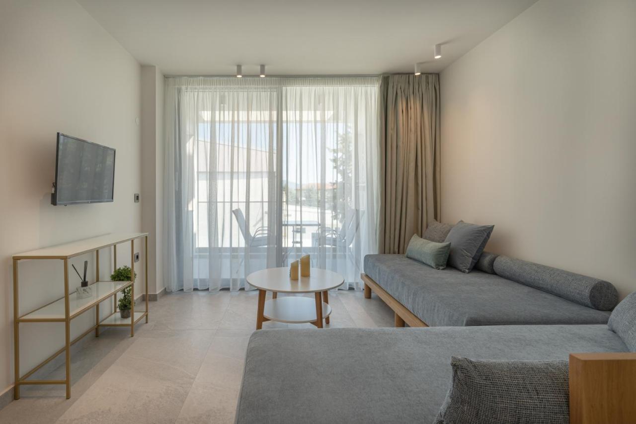 Mera Apartments สตาวรอส ภายนอก รูปภาพ