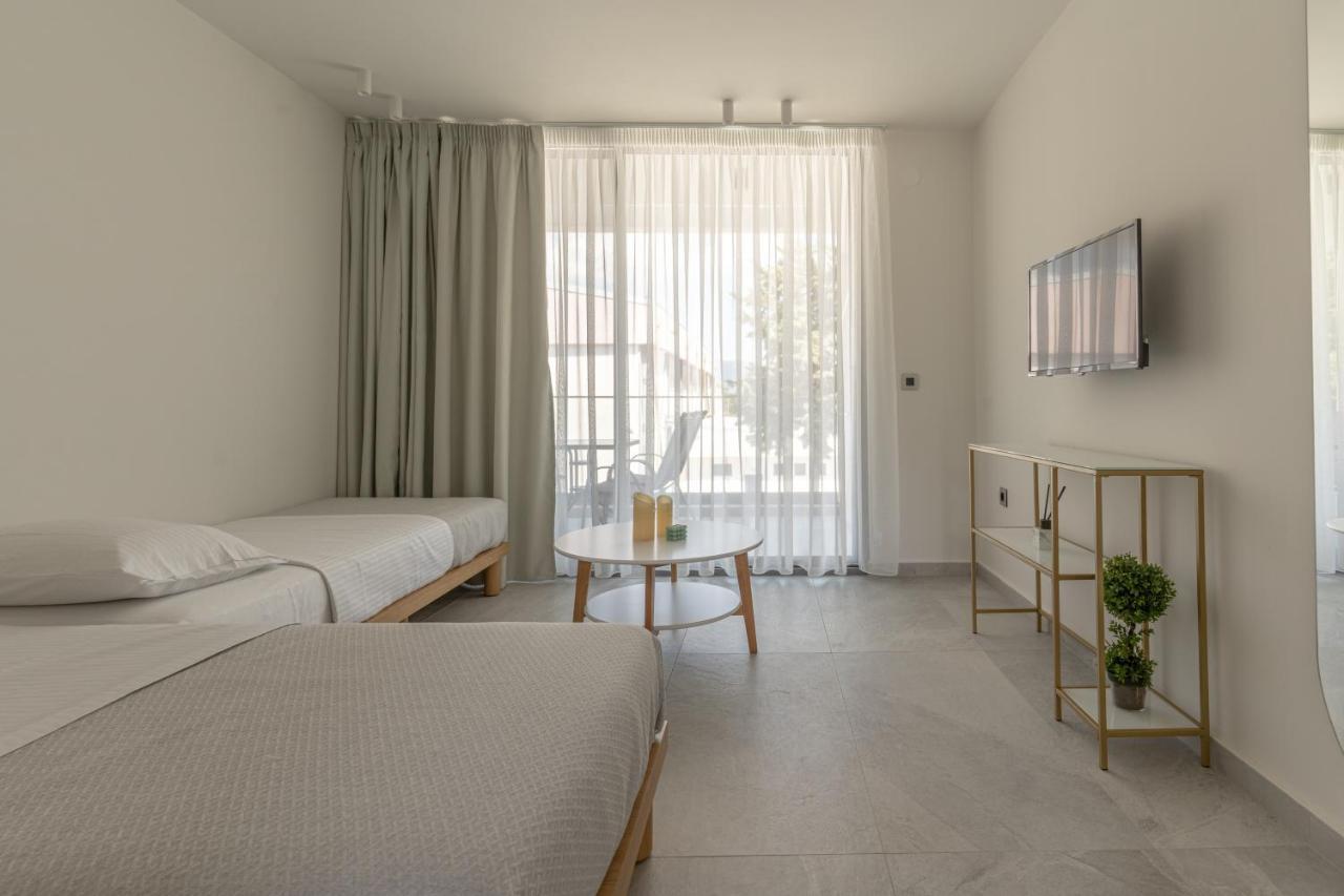 Mera Apartments สตาวรอส ภายนอก รูปภาพ